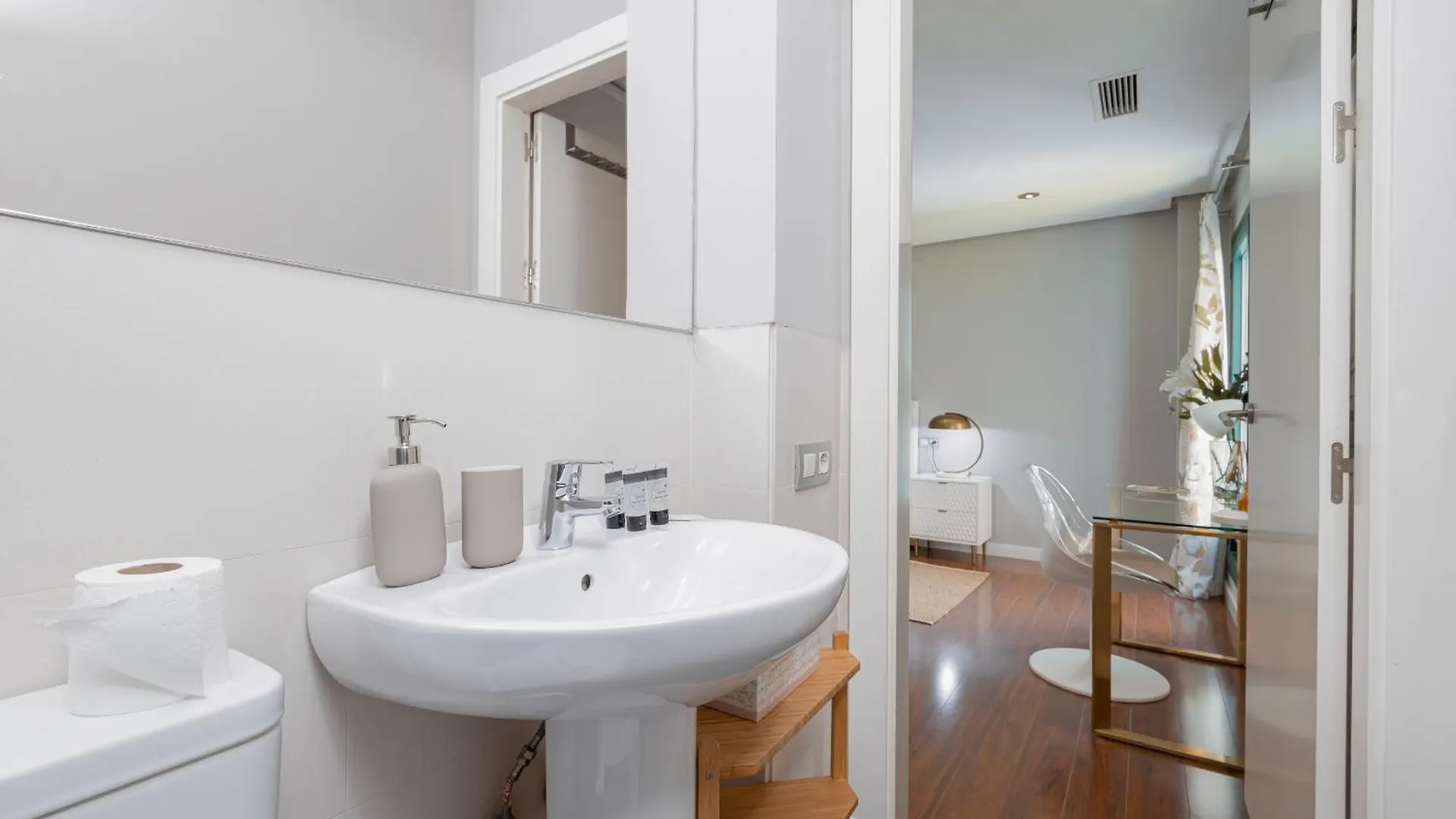 C30 Deluxe Studio With Terrace Into Cathedral Square Apartment Malaga
